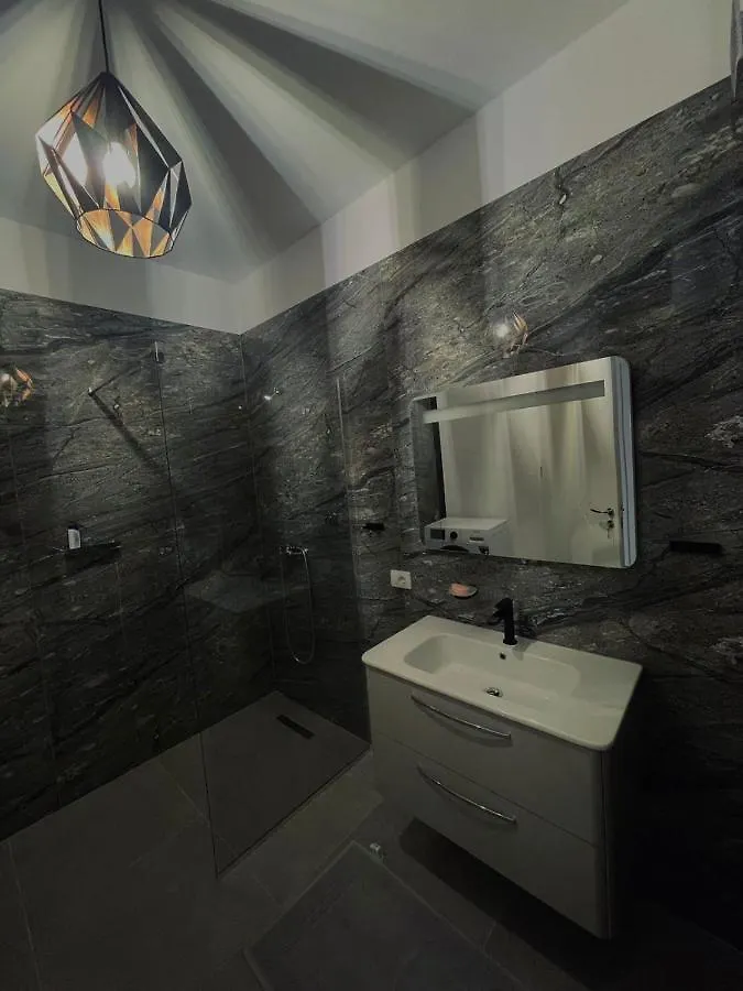 Apartment Caroline Saranda 0*,